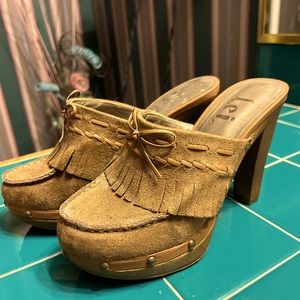 Moccasin tribal style Heels